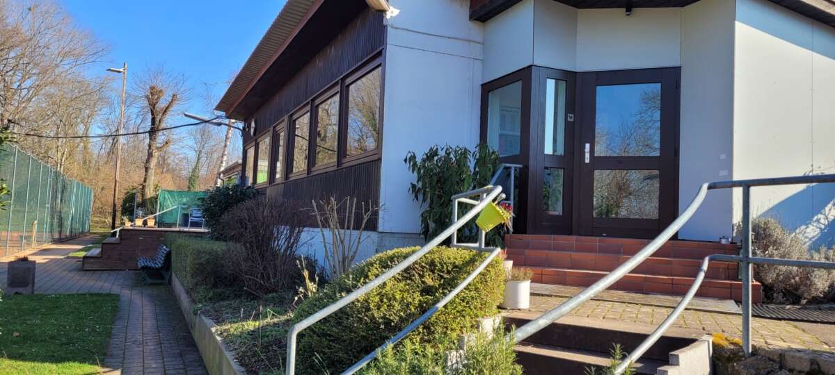 Clubheim Eingang quer